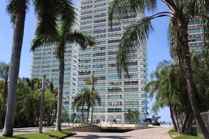 Entrance View to Peninsula Towers