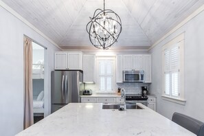 Carriage House: Kitchen