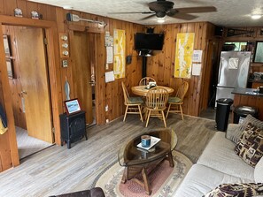 Dining Area w TV
(Table expands to seat 6)