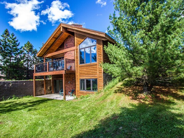 215 Moose Tracks on Devil Track Lake is an immaculate, newly updated 2-story home