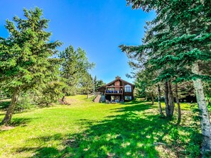 Moose Tracks 215 has everything you need and more to enjoy you Gunflint Trail getaway