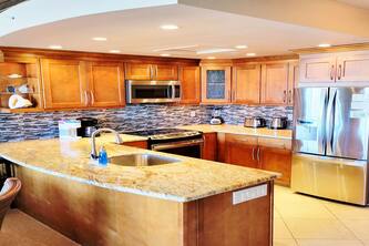 WOW! WHALER's BEST!! EXQUISITE REMODEL!! 11th Floor VIEWS! - 3 BEDS -SLEEPS 5!!!