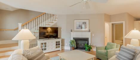 Beautiful Living Room- Open Floor Plan w/ Gas Fireplace