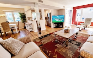 Spacious, bright and open condo with 1.100 sq ft.