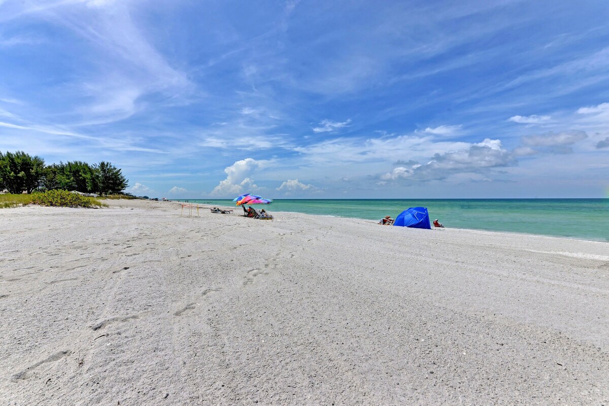 Updated Beach Style Condo at Sand Cay with Great Ocean Views.