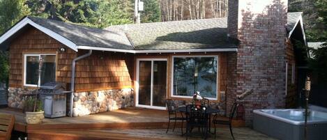 The Driftwood Cabin looks West at the Olympic mountains and Puget Sound!