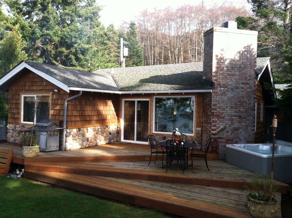 The Driftwood Cabin looks West at the Olympic mountains and Puget Sound!