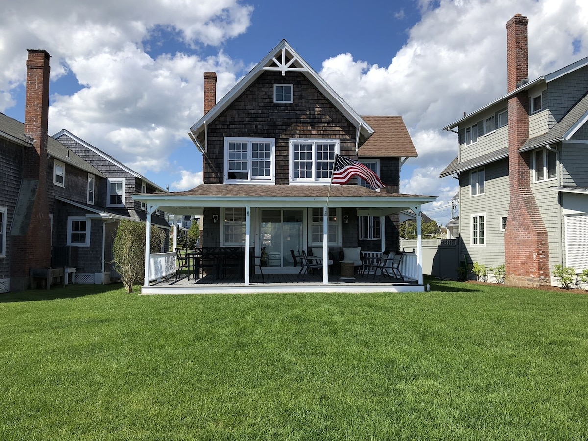 Direct waterfront renovated cottage.