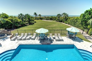 Huge pool!