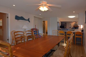 Dining area and breakfast bar is open
and perfect for entertaining