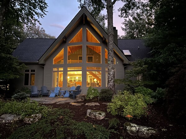 Enjoy dusk on the new front patio with mountain view!