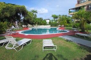 Banyan Court pool