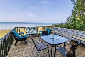 Lower deck patio seating
