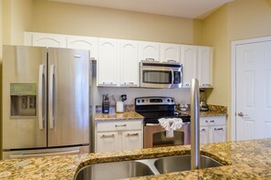 Upgraded kitchen appliances make this condo the perfect for your vacatio