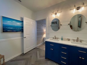 Master Suite Bathroom