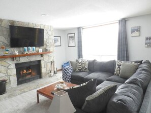 Living room nice and bright!