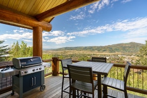 Covered Deck with Natural Gas Grill