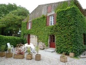 Alaric cottage exterior