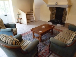 Alaric cottage lounge