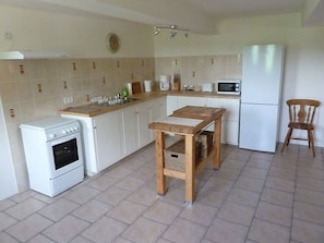 Alaric cottage kitchen