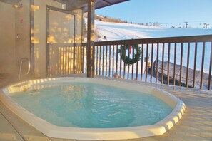 Hot Tub, just a few steps from your door