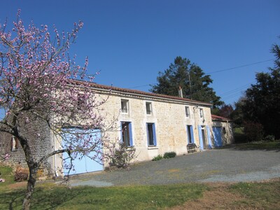 Casa rural Vendéen, totalmente reformada, situada en una tranquila aldea.