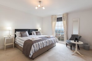 Master bedroom, with private terrace & sea view