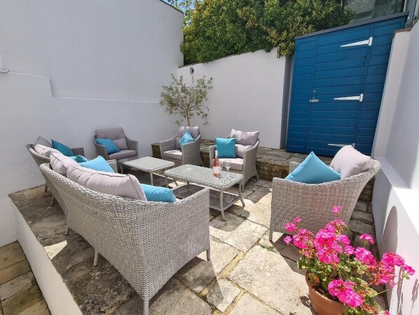 Lounge patio