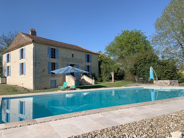 12x6m Pool and rear garden