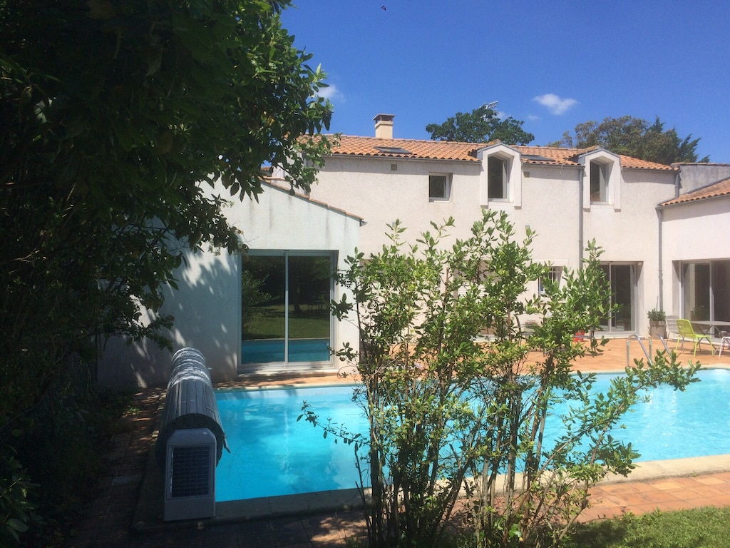 Large house with swimming pool in La Rochelle capacity 15 beds ideally ...