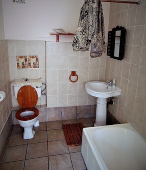Bathroom Cottage 3