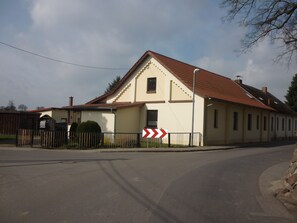 Einfahrt auf das Grundstück nzum Ferienbungalow