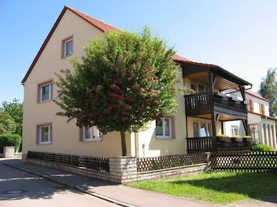 well-kept, quiet apartment in the country. 3 km from Dinkelsbühl.  Pets Allowed.