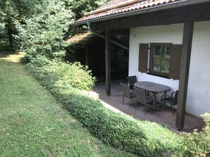 Obere Terrasse, neben dem Haupteingang