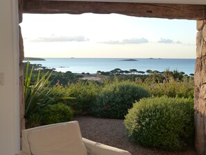 Blick aus dem Wohnzimmer bis nach Sardinien