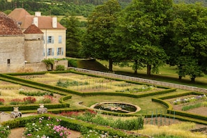 Barbirey 's private gardens