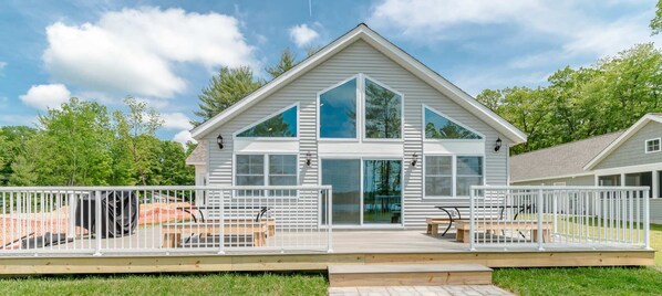 Come relax at Swan Shores