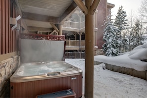 Private outdoor hot tub with easy lift cover