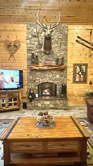 Cozy fireplace and comfy leather sofas.