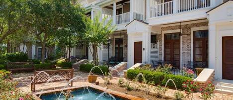 Courtyard Fountain - Unit Exterior