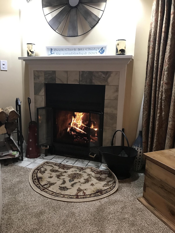 After a nice day on the slopes, put your feet up and enjoy a nice fire.