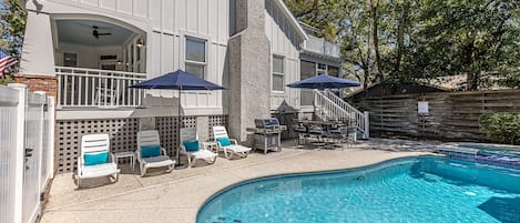 Plenty of sunlight at the pool of Indigo Cottage!