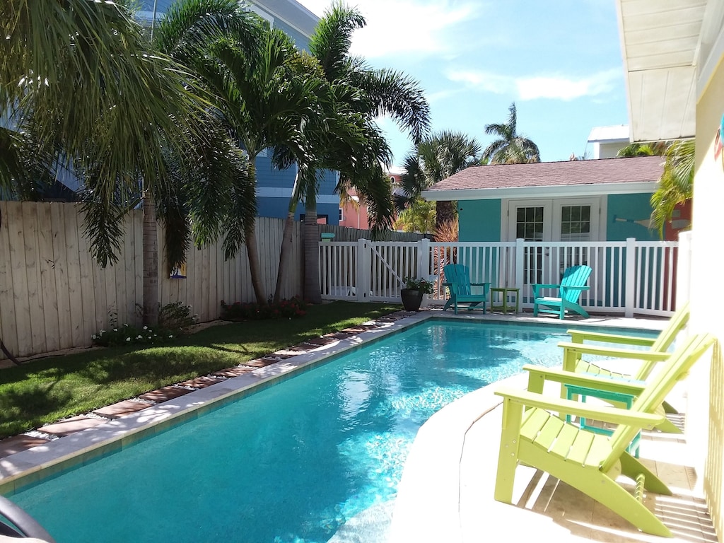 Tranquil Anna Maria Island Resort, Unit 3... Only 4 units, all amenities! - Holmes Beach Tranquil Anna Maria Island Resort, Unit 3... Only 4 units, all amenities! - Holmes Beach