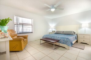 MASTER BEDROOM - KING