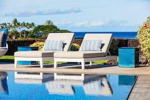 RELAX ON NEW CHAISES