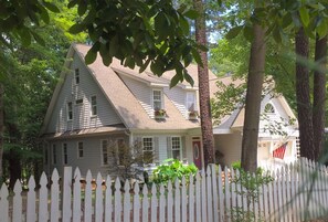 Private cottage in the most popular Raleigh area, close to everything...