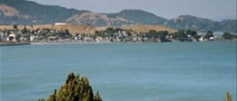 Close to San Francisco Bay with views of Napa/Sonoma and Marin hills