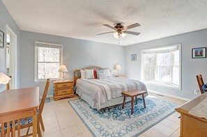 Primary Bedroom--- King Size Bed, Main Floor