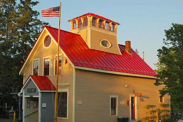 The Owls Head Post Office (Lighthouse)