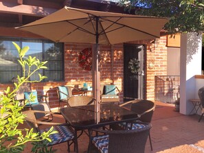 Outdoor Dining with a brand new Weber BBQ